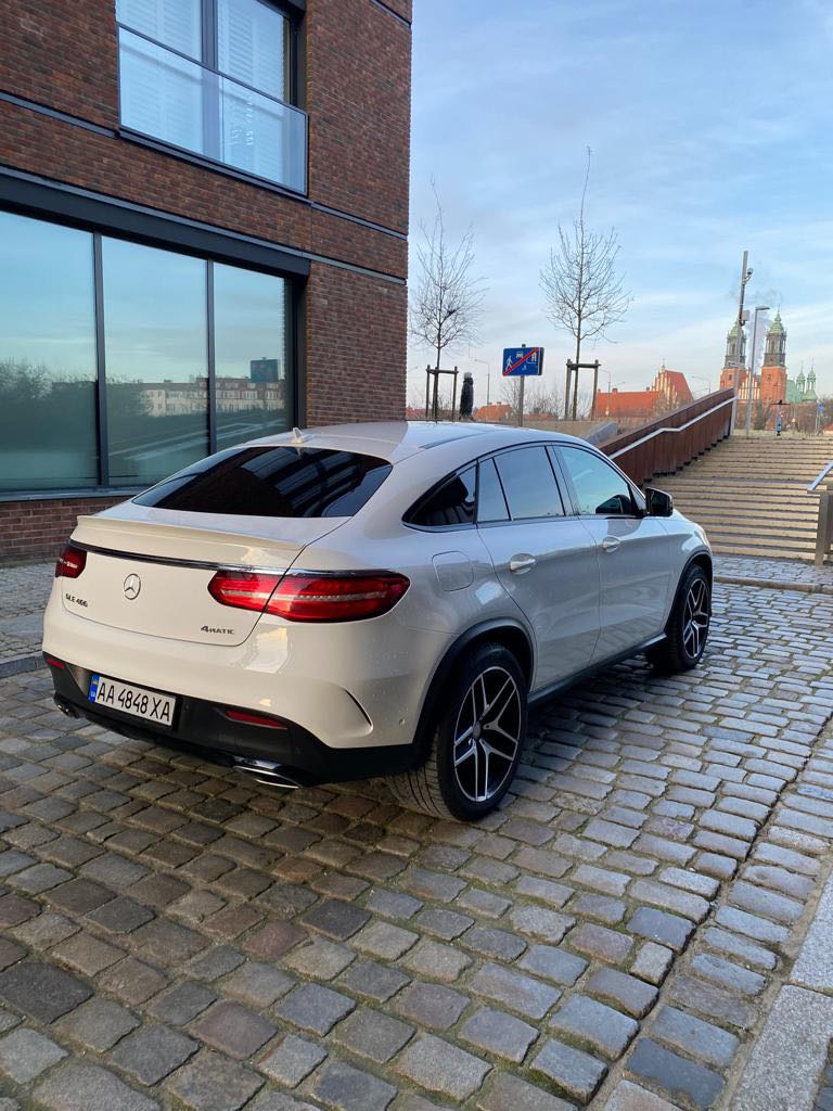 Эльвира, Леон